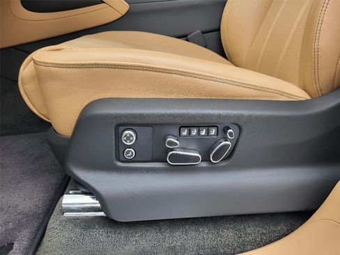 Used 2023 Bentley Bentayga Extended Wheelbase AWD/4WD image 14