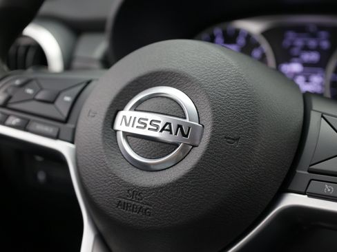 Used 2021 Nissan Versa S FWD image 26