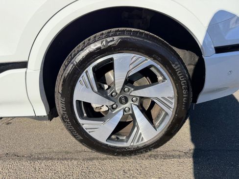 Used 2025 Audi Q6 e-tron Premium Plus w/ Premium Plus image 8