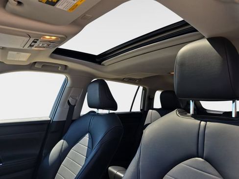 Used 2020 Toyota Highlander XLE AWD/4WD image 34