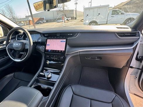 New 2025 Jeep Grand Cherokee Limited w/ Luxury Tech Group II image 13
