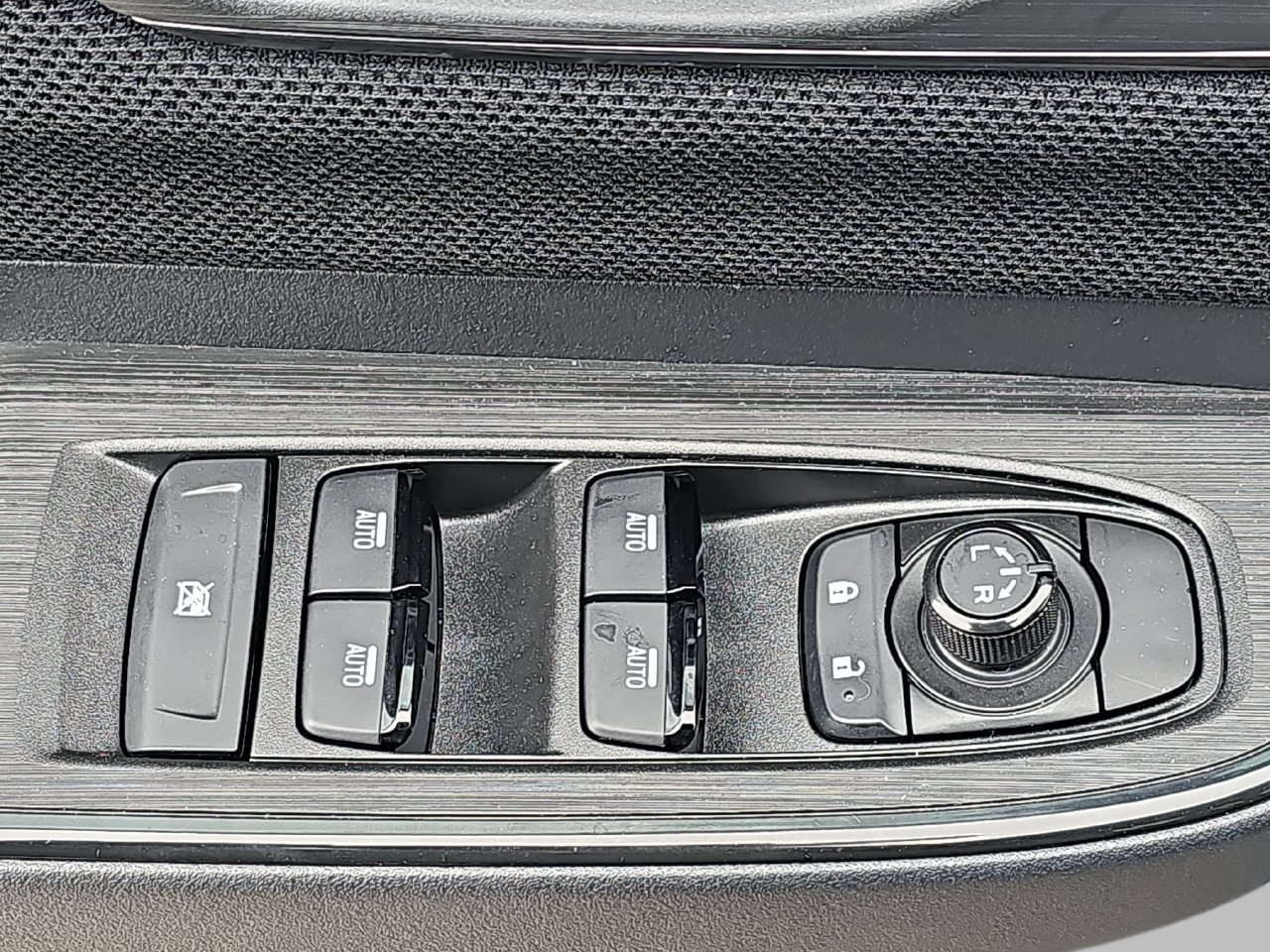 Certified 2026 Subaru Outback Premium AWD/4WD image 32