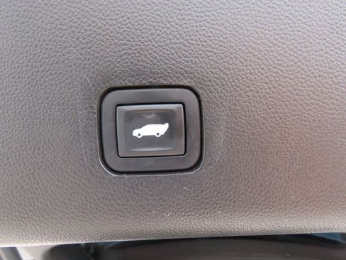 Used 2018 Chevrolet Traverse Premier w/ Redline Edition FWD image 15