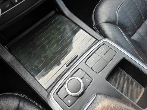 Used 2016 Mercedes-Benz GL 450 4MATIC w/ Premium I Package image 16