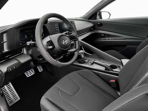 Used 2025 Hyundai Elantra Sport FWD image 14
