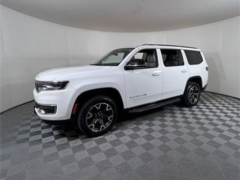 Used 2024 Jeep Wagoneer Series III w/ Flexible Seating Group image 1