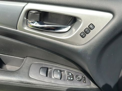 Used 2018 Nissan Pathfinder SL AWD/4WD image 40