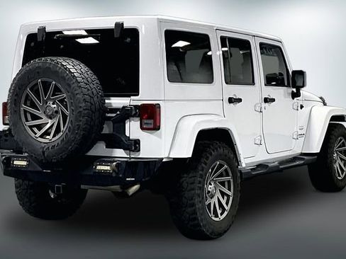 Used 2017 Jeep Wrangler Unlimited Sahara AWD/4WD image 7