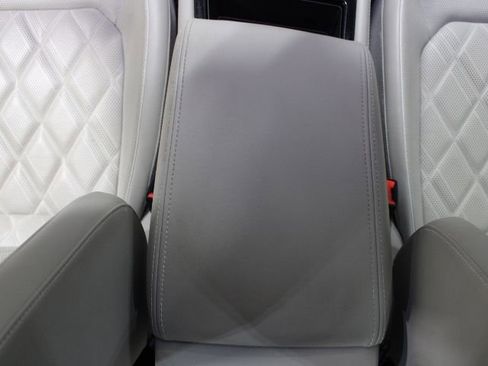 Used 2024 Volkswagen Atlas SEL Premium R-Line image 33