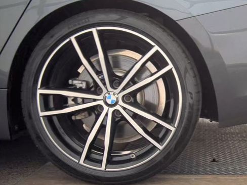 Used 2020 BMW 330i Sedan w/ M Sport Package RWD image 10