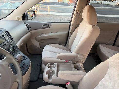 Used 2012 Kia Sedona LX image 21