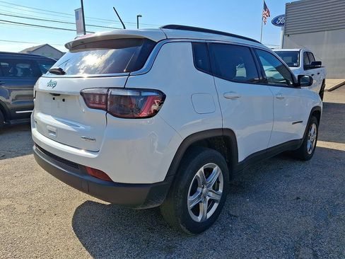Used 2024 Jeep Compass Latitude AWD/4WD image 4