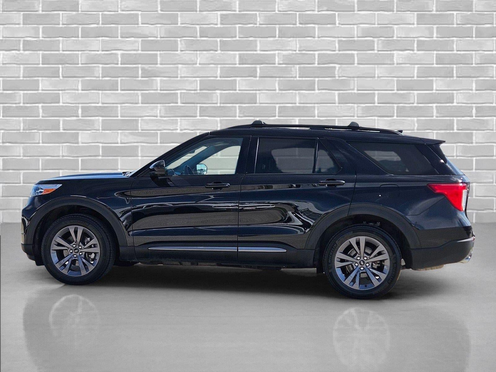 Used 2024 Ford Explorer XLT w/ Equipment Group 202A AWD/4WD image 8