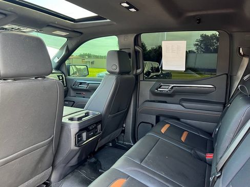 Used 2025 GMC Sierra 1500 AT4 w/ AT4 Premium Package AWD/4WD image 12