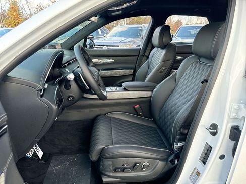 Used 2025 Genesis GV70 3.5T Sport w/ Sport Advanced Package image 19