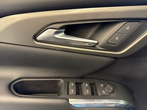 Used 2025 Chevrolet Traverse LT image 20