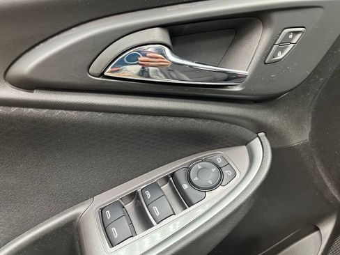 Used 2025 Chevrolet Malibu LT FWD image 9