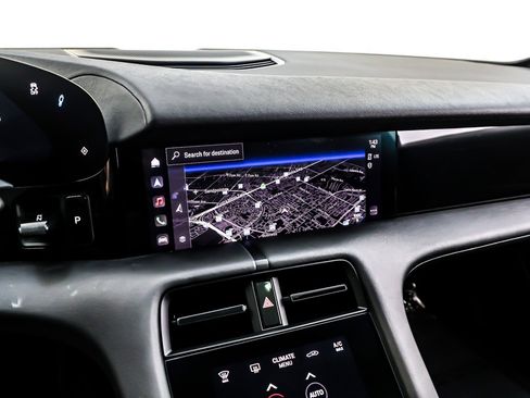 Used 2024 Porsche Taycan image 18