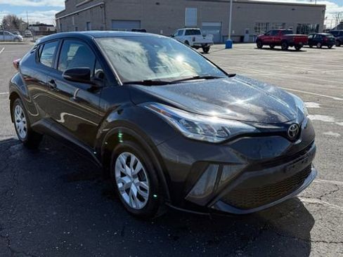 Used 2022 Toyota C-HR XLE image 7