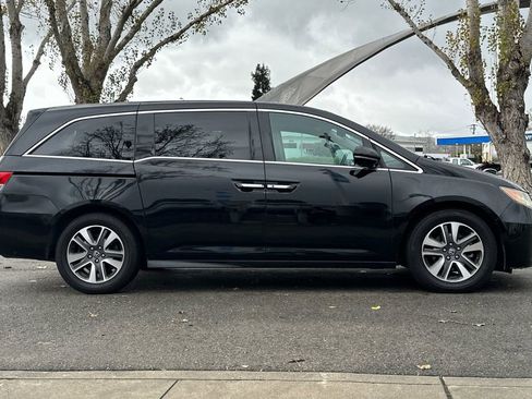 Used 2016 Honda Odyssey Touring image 3