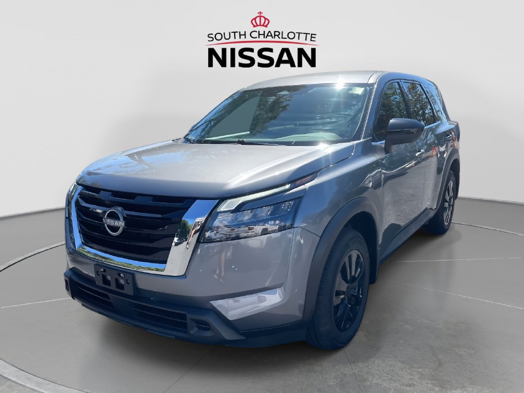 Used 2024 Nissan Pathfinder S AWD/4WD image 3