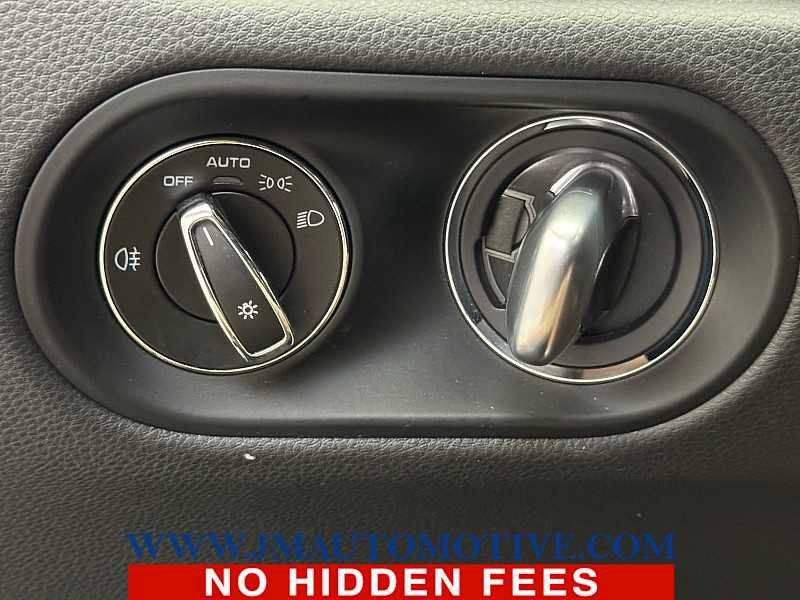 Used 2023 Porsche Macan AWD/4WD image 42