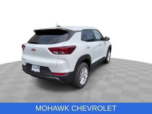 Certified 2026 Chevrolet TrailBlazer LS w/ LS Convenience Package FWD image 9