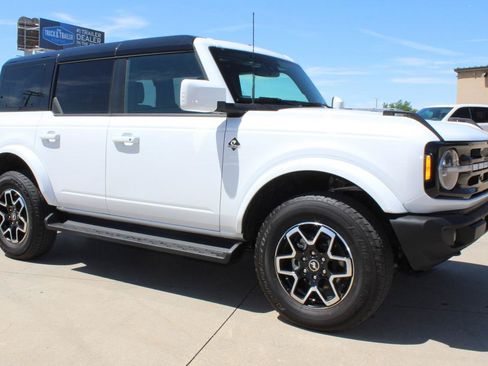 Used 2025 Ford Bronco Outer Banks AWD/4WD image 32