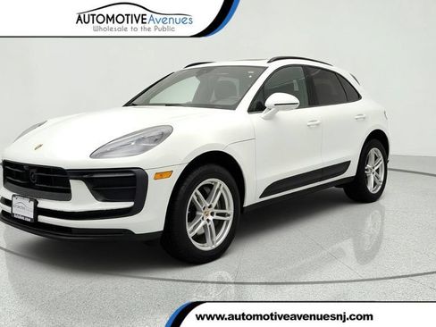 Used 2024 Porsche Macan w/ Premium Plus Package AWD/4WD image 1