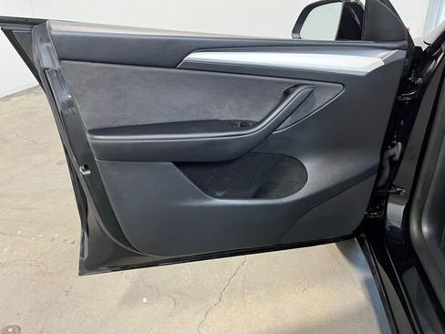Used 2025 Tesla Model Y Long Range RWD image 24