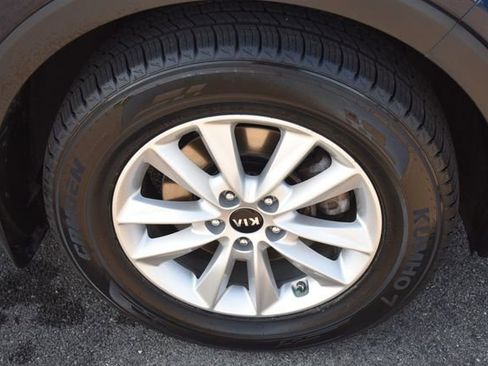 Used 2019 Kia Sorento FWD image 11
