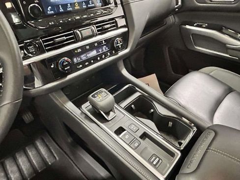 Used 2025 Nissan Pathfinder SL w/ SL Premium Package image 18