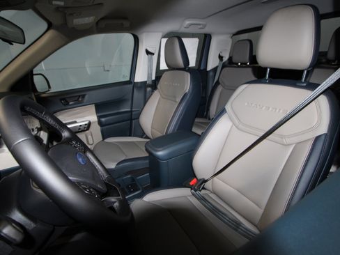 New 2026 Ford Maverick Lariat image 3