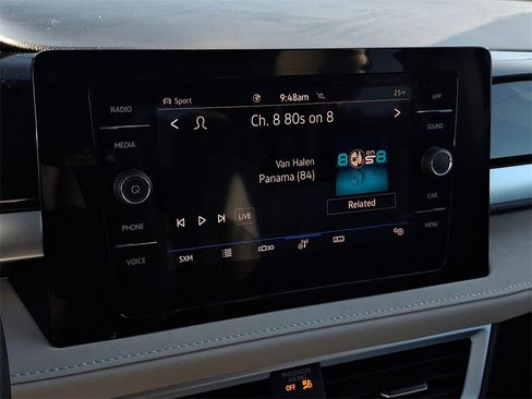 Certified 2025 Volkswagen Taos SE w/ Panoramic Sunroof Package image 17