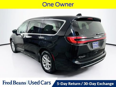 Used 2024 Chrysler Pacifica Touring-L FWD image 7