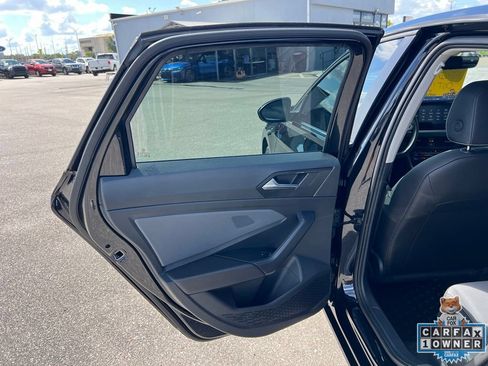 Used 2025 Volkswagen Jetta SE FWD image 39