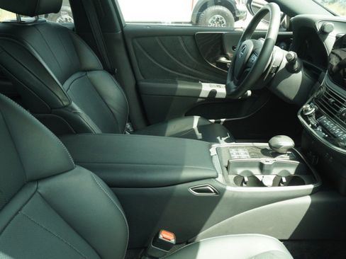 Used 2024 Lexus LS 500 RWD image 10
