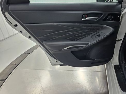 Used 2022 Toyota Avalon Limited image 23