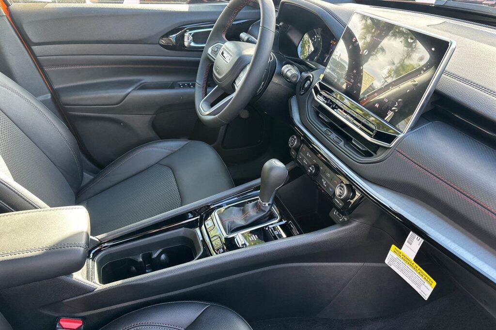 New 2026 Jeep Compass Trailhawk AWD/4WD image 16