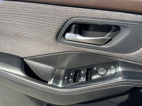 Used 2023 Nissan Rogue SV image 16