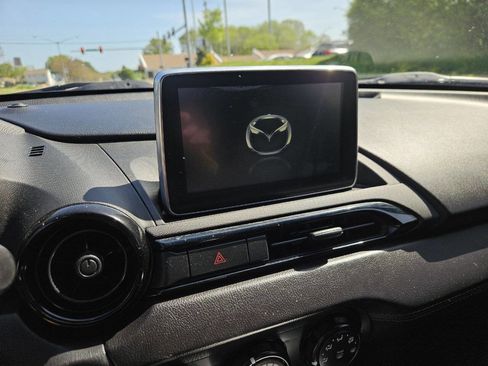 Used 2016 MAZDA MX-5 Miata Club RWD image 17
