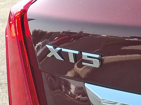 Used 2017 Cadillac XT5 FWD image 32