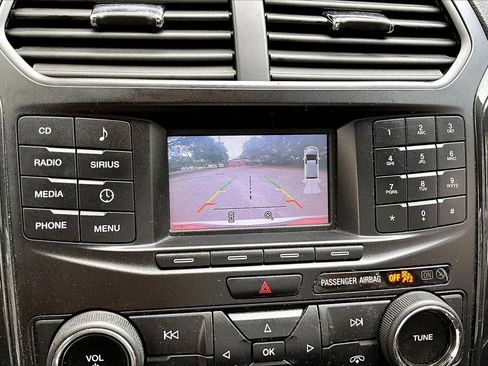Used 2017 Ford Explorer XLT FWD image 13
