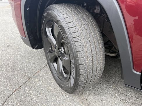 Used 2021 Jeep Cherokee Latitude Plus image 24