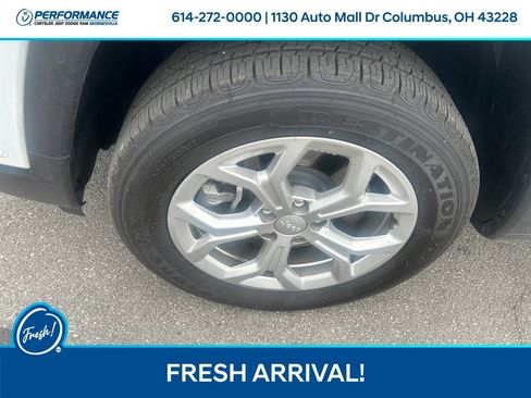 Used 2024 Jeep Compass Latitude w/ Convenience Group AWD/4WD image 10
