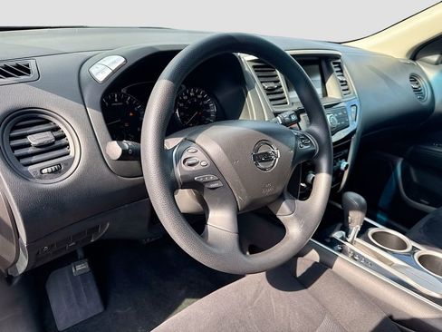 Used 2016 Nissan Pathfinder S image 9
