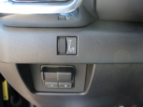 New 2025 GMC Canyon Elevation w/ Convenience Package image 30