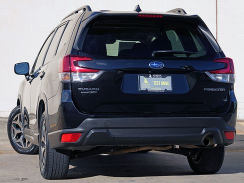 Used 2022 Subaru Forester Premium AWD/4WD image 5