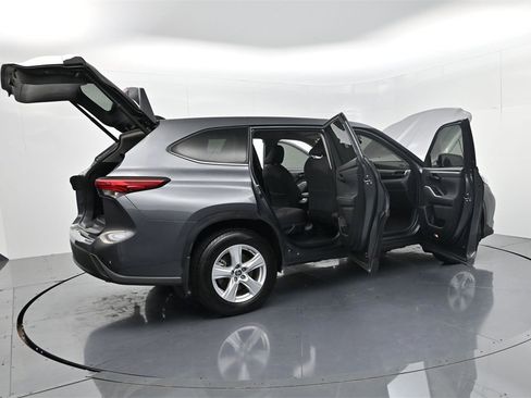 Used 2023 Toyota Highlander L image 57