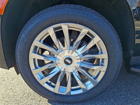 Used 2023 Cadillac Escalade Premium Luxury image 8